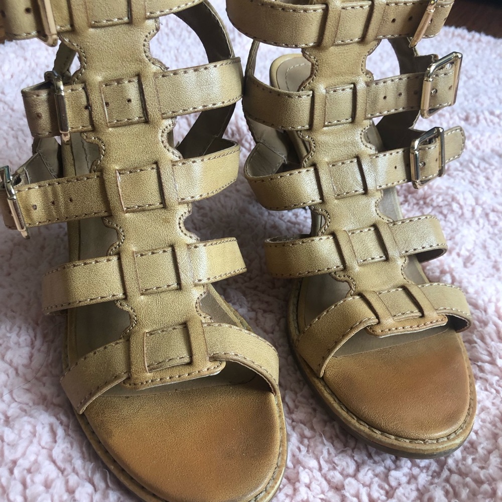 Women’s shoes white mountain size 6.5